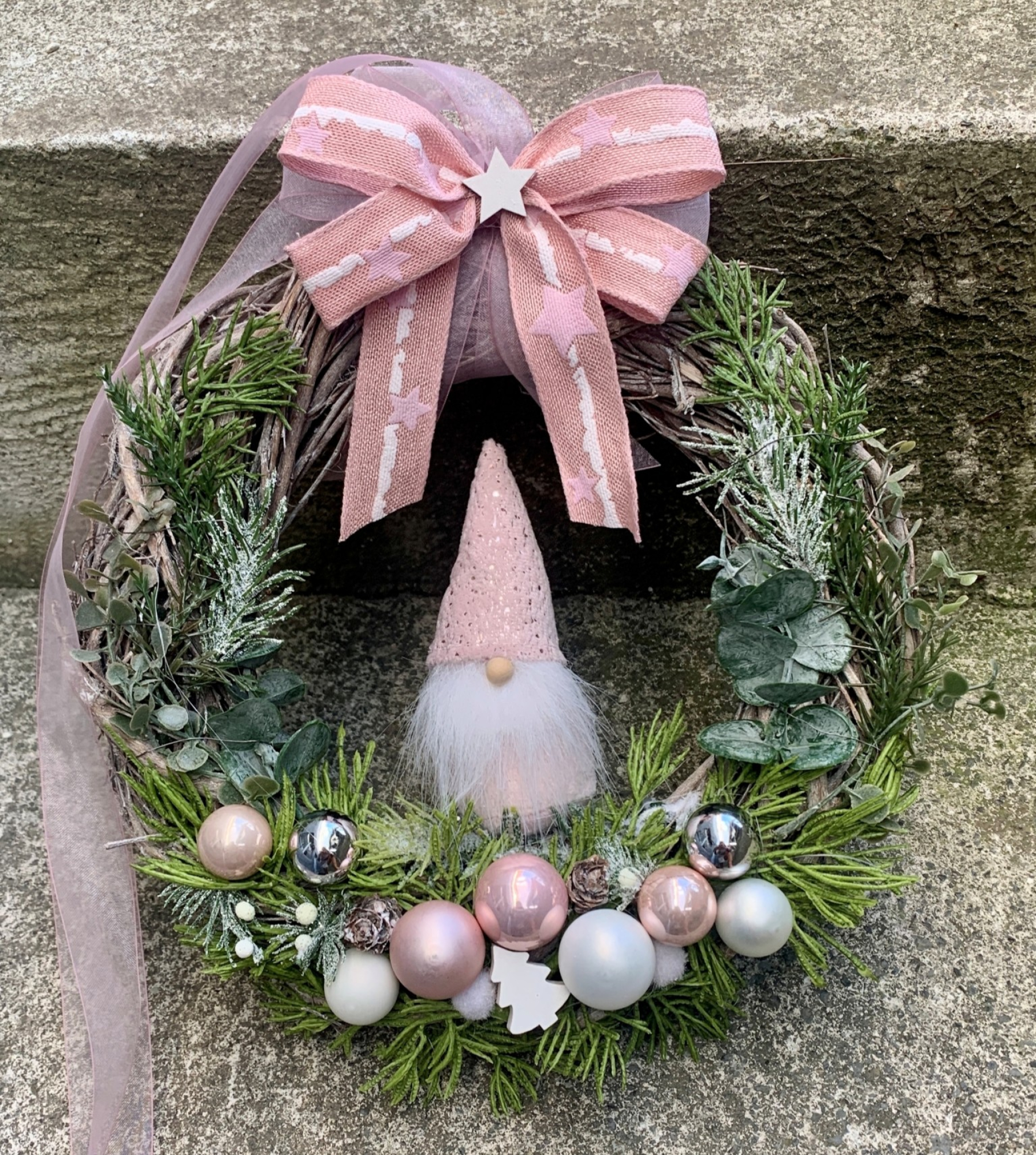 Weihnachts-Türkranz 25 cm Weidenkranz mit Wichtel - rosa altrosa weiß